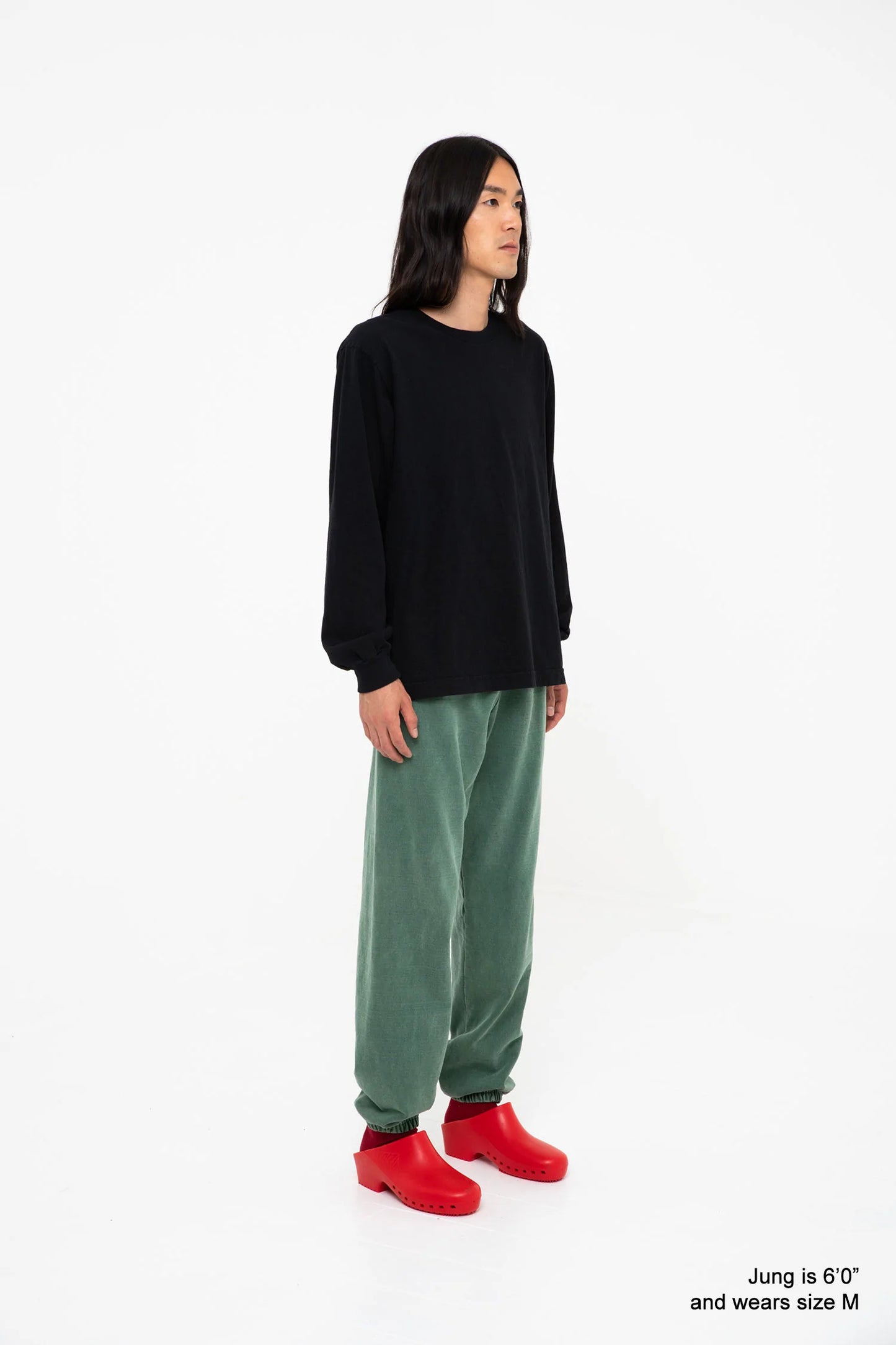Jung is 6'0" and wears size M