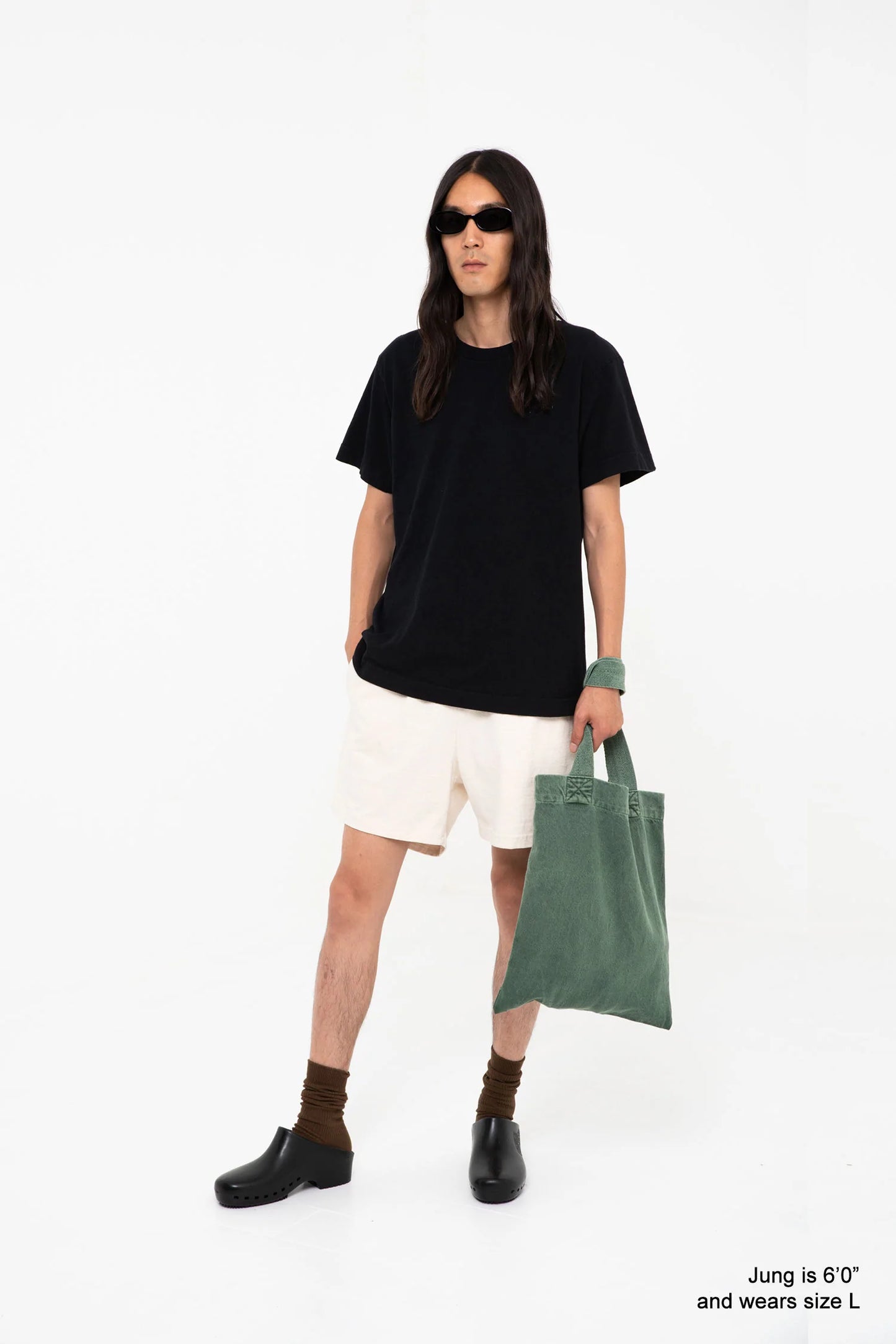 Jung is 6'0" and wears size L