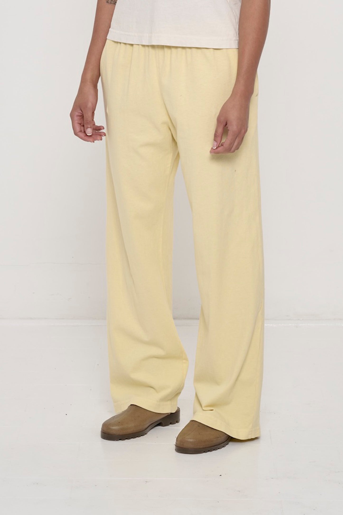 3/4 front waist down of a 5'8" person in Size M. Hem at bottom of the heels.
