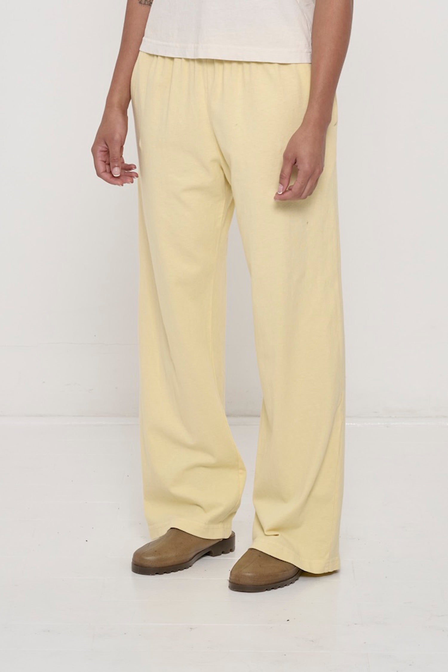 3/4 front waist down of a 5'8" person in Size M. Hem at bottom of the heels.