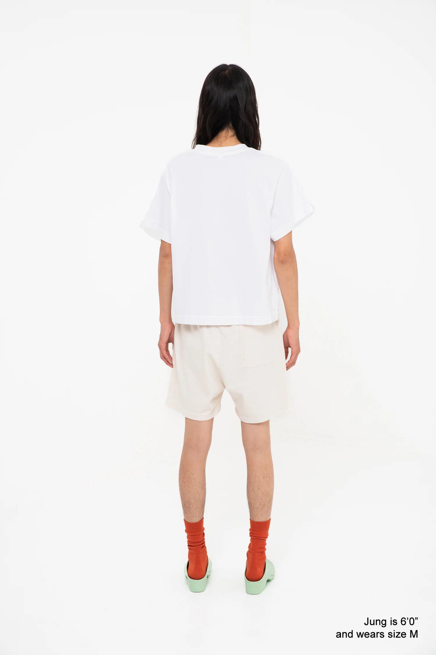 Jung is 6'0" and wears size M